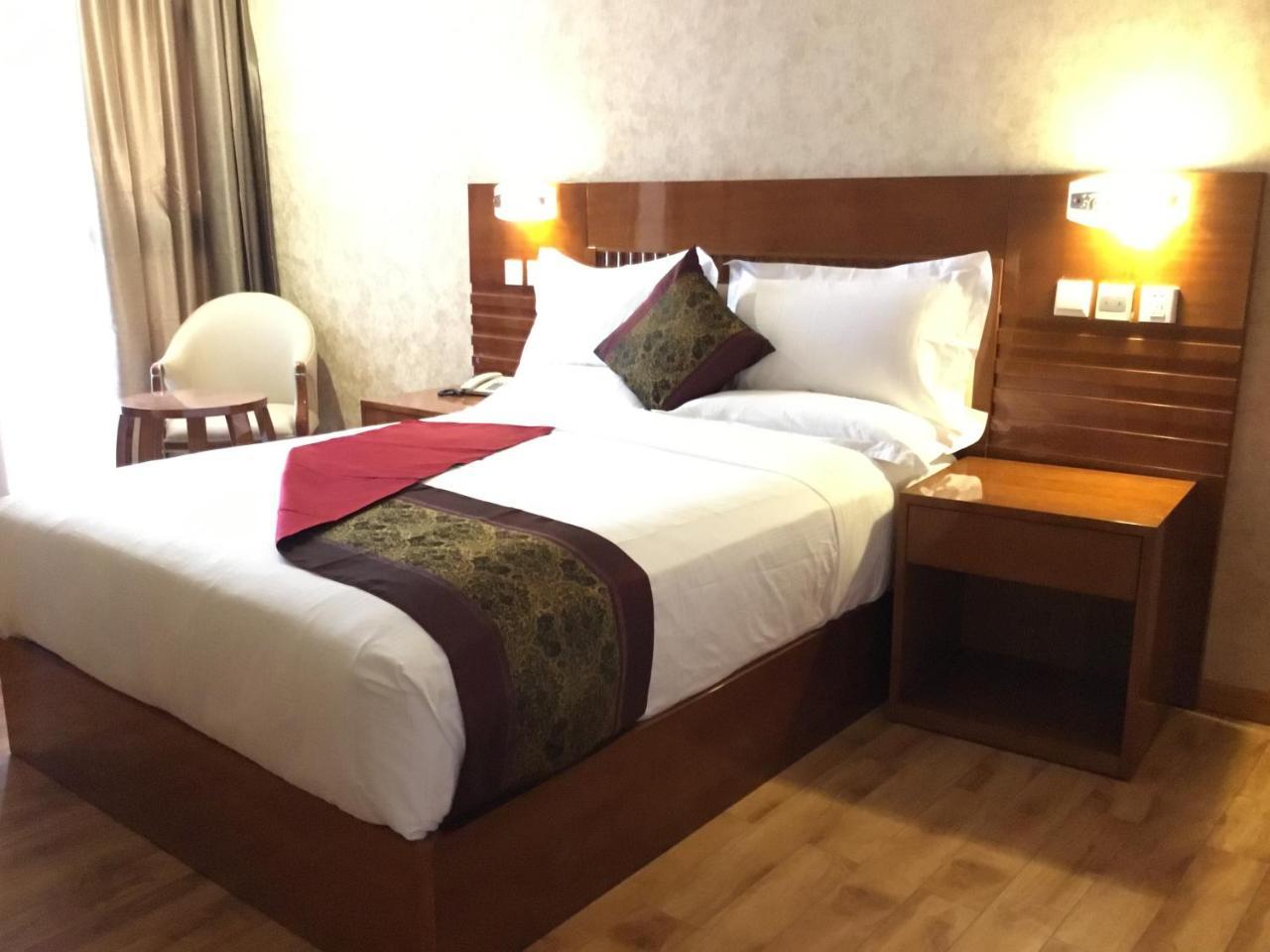 Marcen Addis Hotel Esterno foto