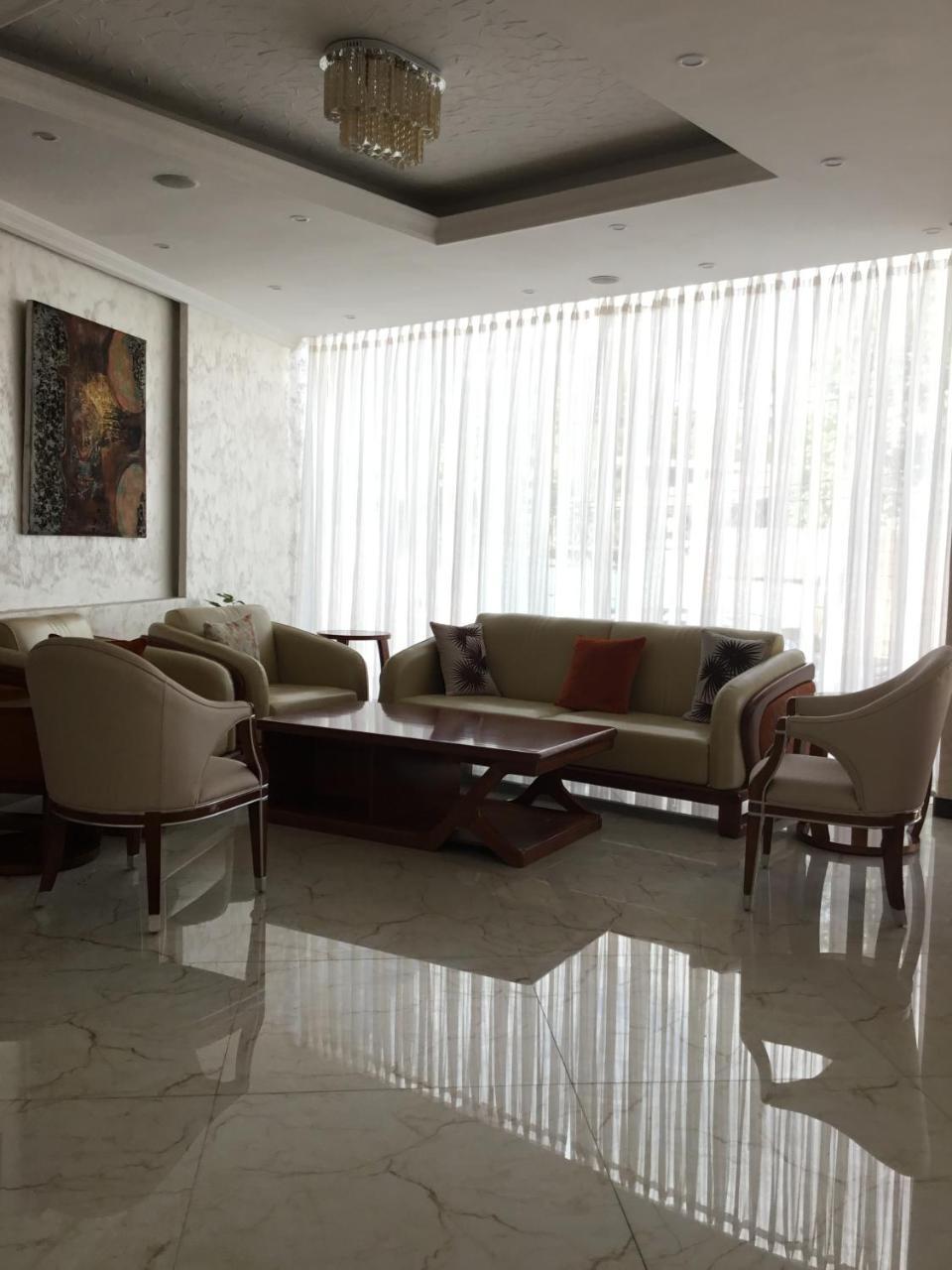 Marcen Addis Hotel Esterno foto