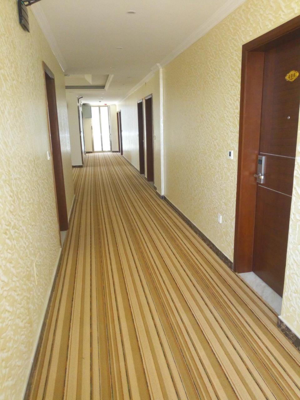 Marcen Addis Hotel Esterno foto