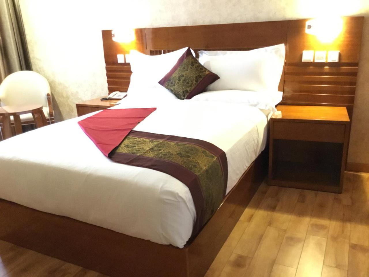 Marcen Addis Hotel Esterno foto