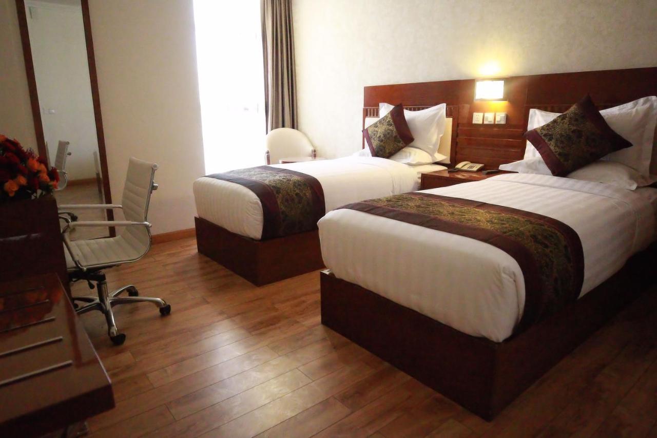 Marcen Addis Hotel Esterno foto
