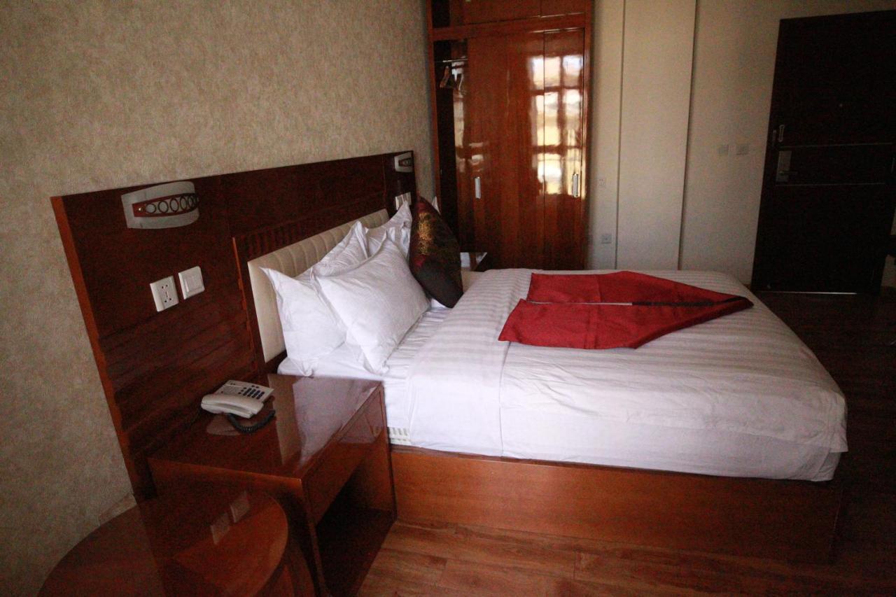 Marcen Addis Hotel Esterno foto