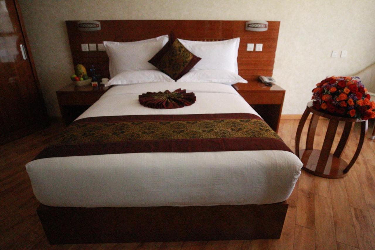 Marcen Addis Hotel Esterno foto