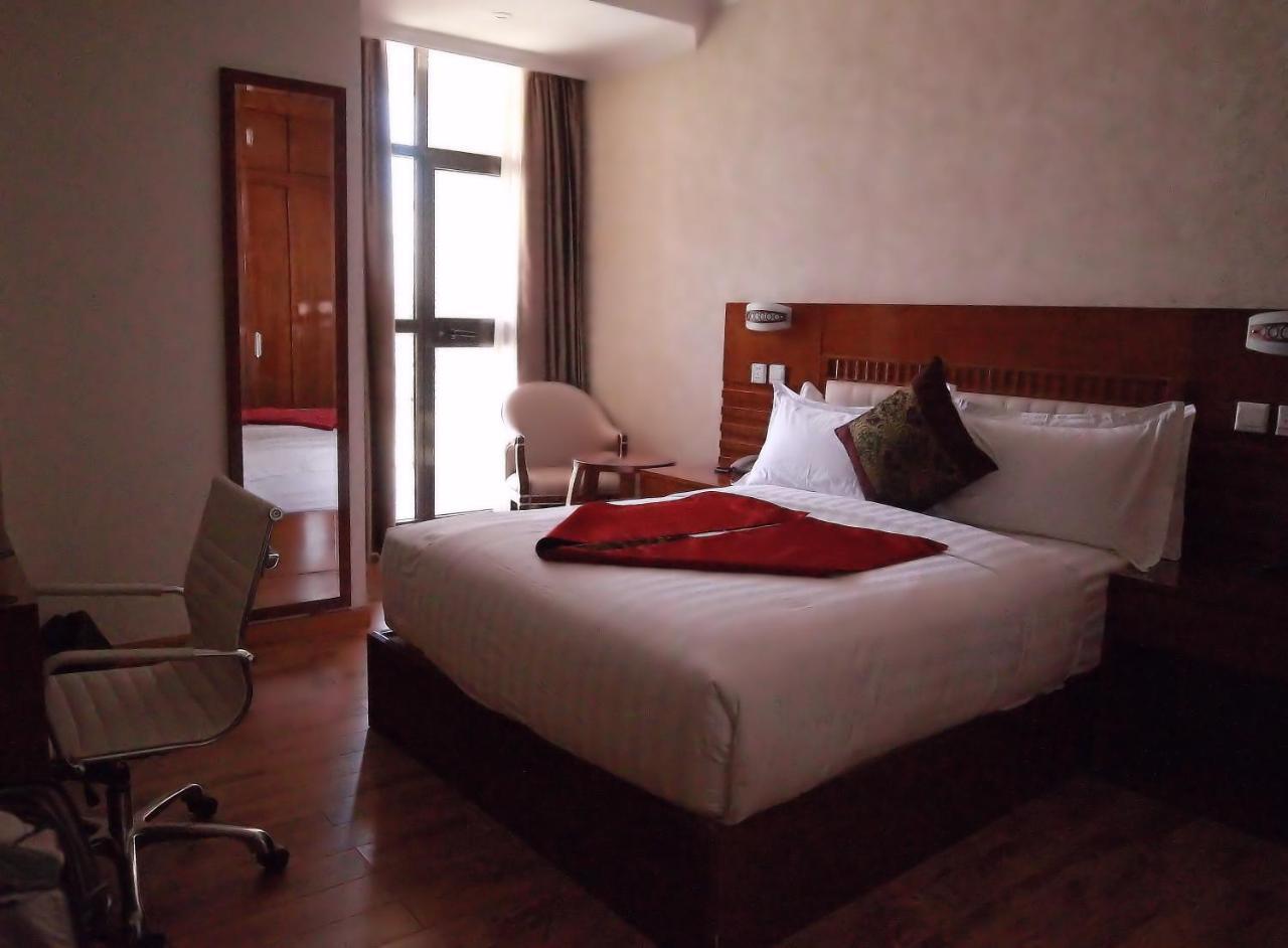 Marcen Addis Hotel Esterno foto