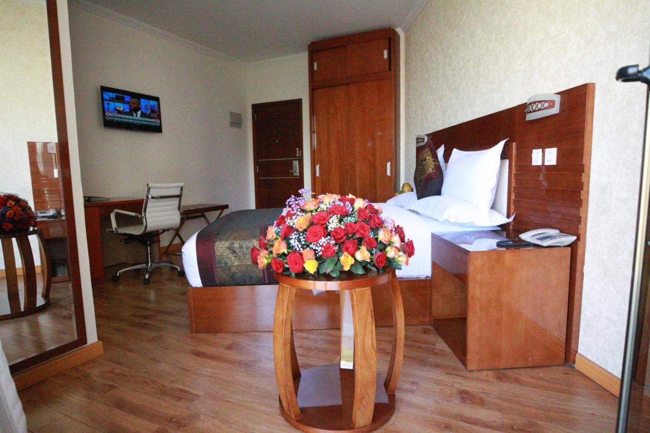 Marcen Addis Hotel Esterno foto